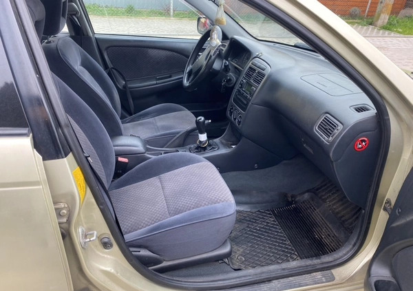 Toyota Avensis cena 2900 przebieg: 330000, rok produkcji 2001 z Wejherowo małe 137